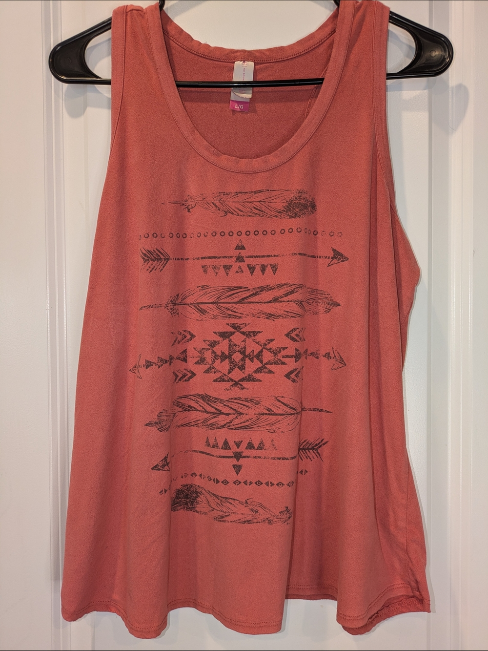 No Boundaries Coral Boho Feather Graphic Tank Top Soft Sueded Feel Size Large